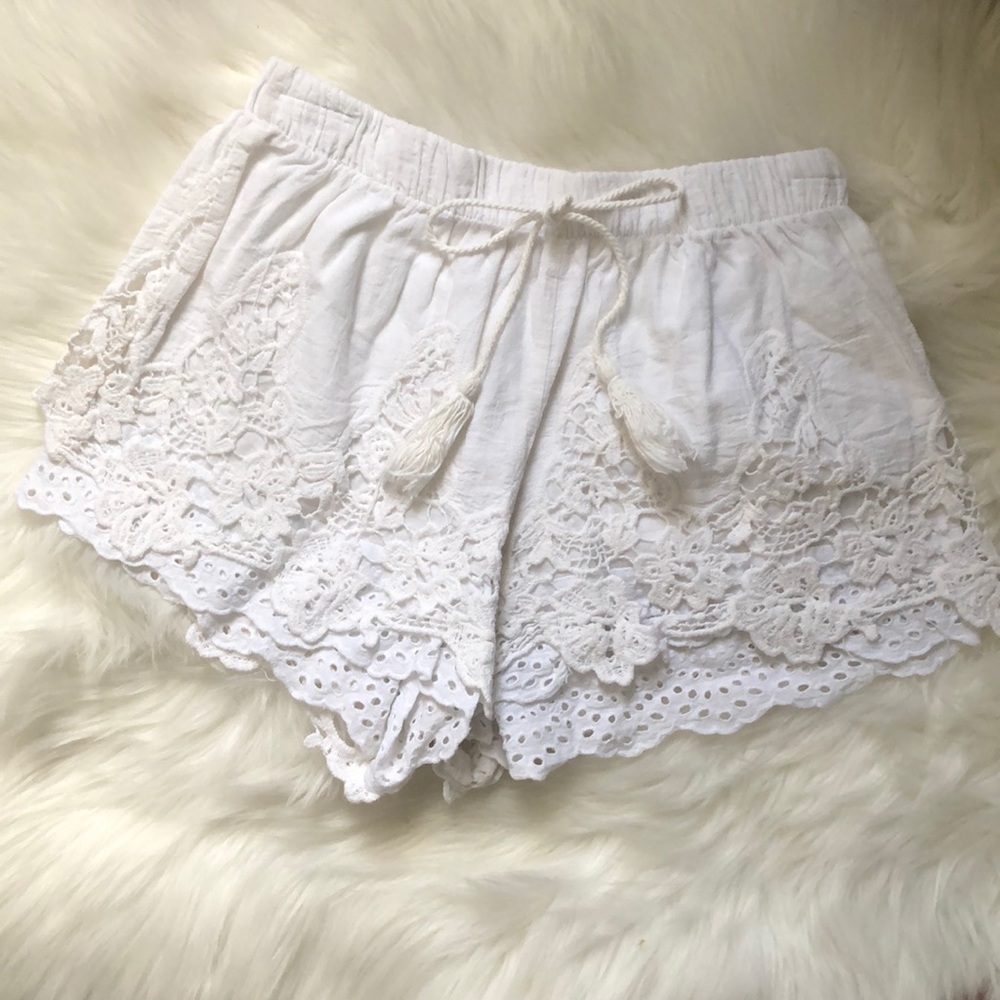 Beautiful white lace linen shorts